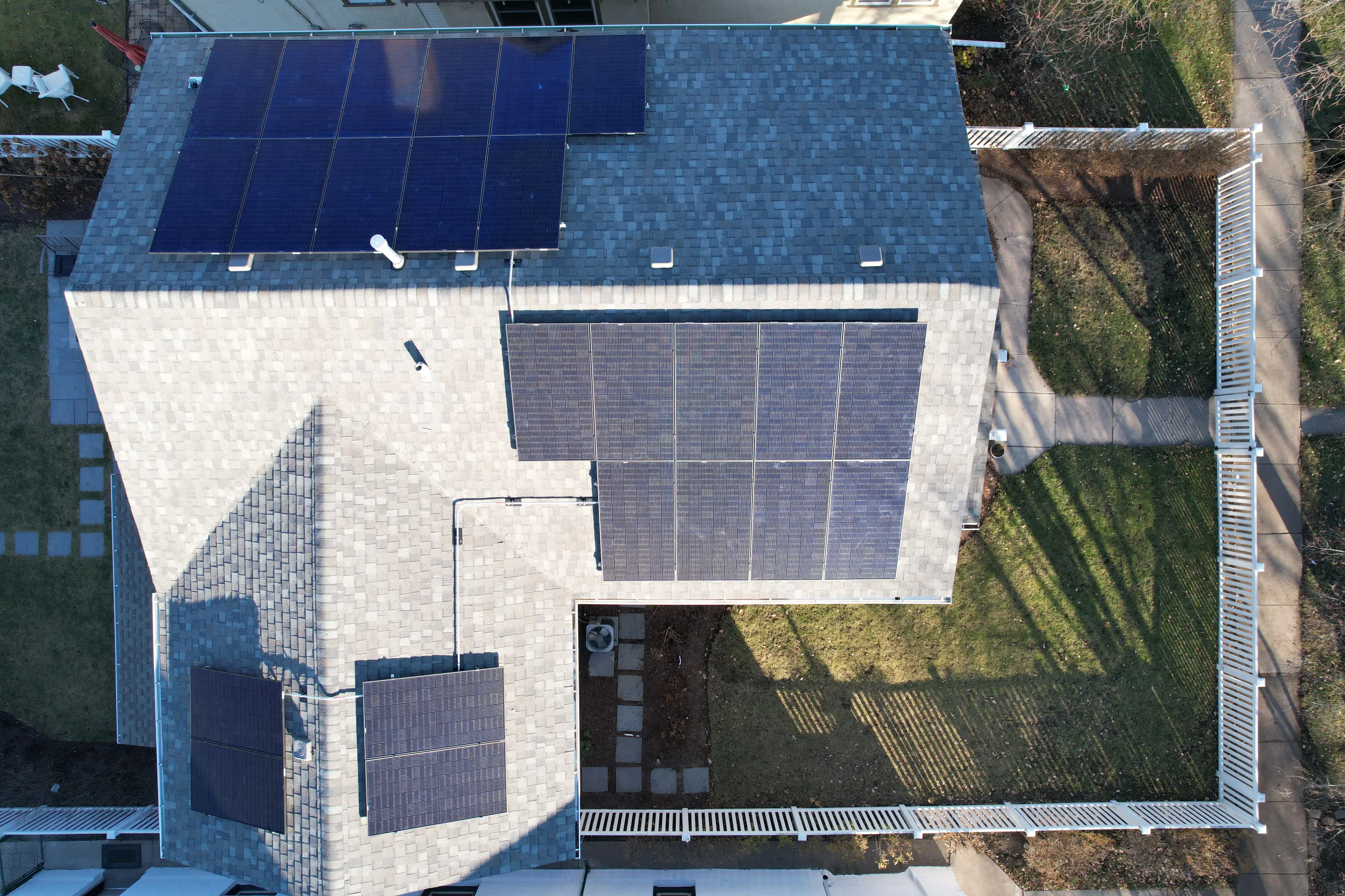 Top-down aerial solar multi-array Illinois